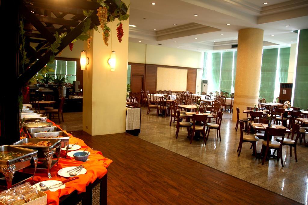 Royal Lanna Hotel Chiang Mai Exterior photo