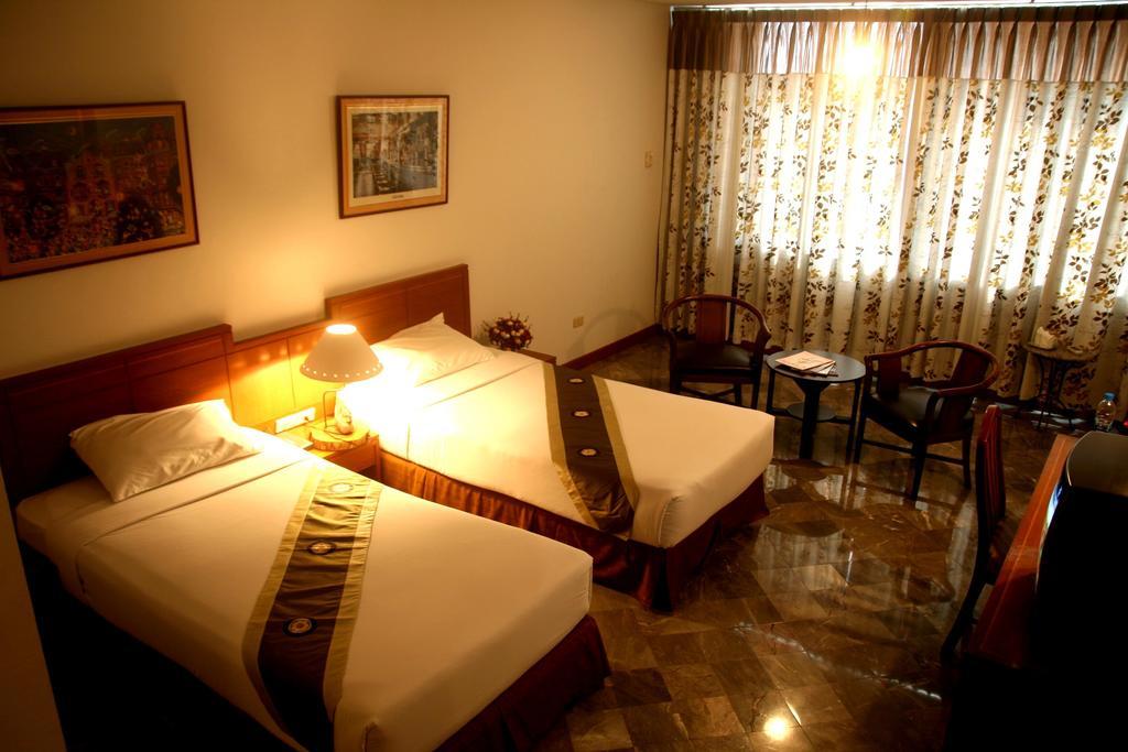 Royal Lanna Hotel Chiang Mai Exterior photo