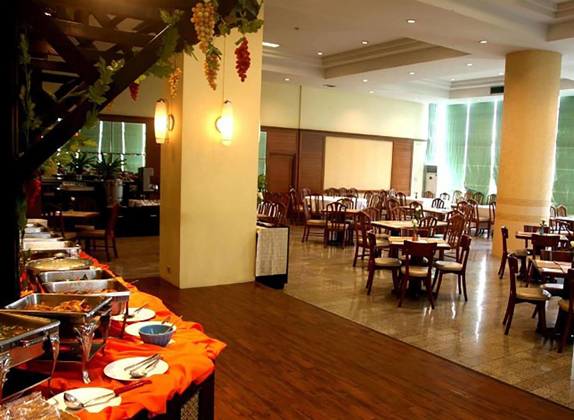 Royal Lanna Hotel Chiang Mai Exterior photo