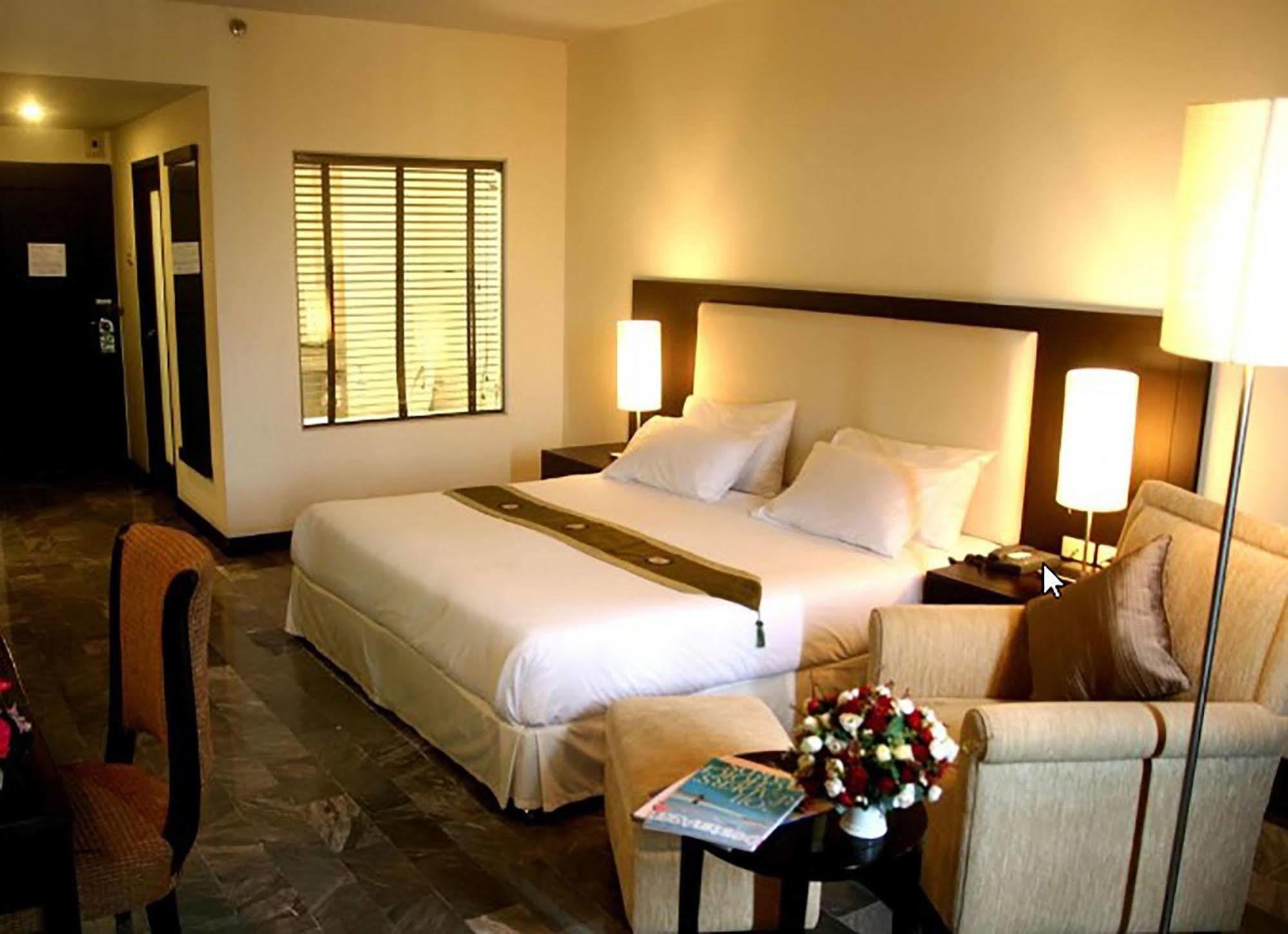 Royal Lanna Hotel Chiang Mai Exterior photo