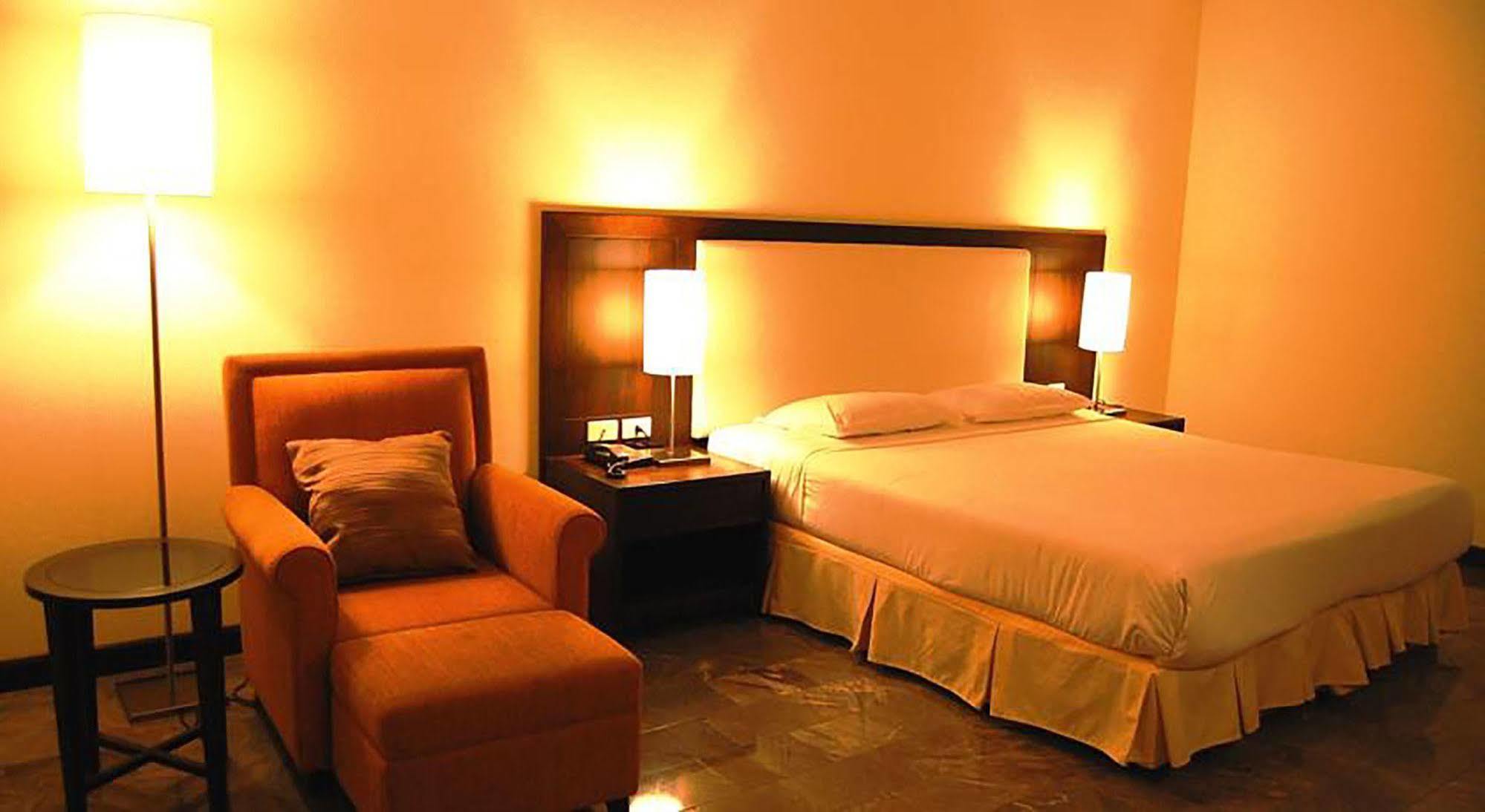 Royal Lanna Hotel Chiang Mai Exterior photo