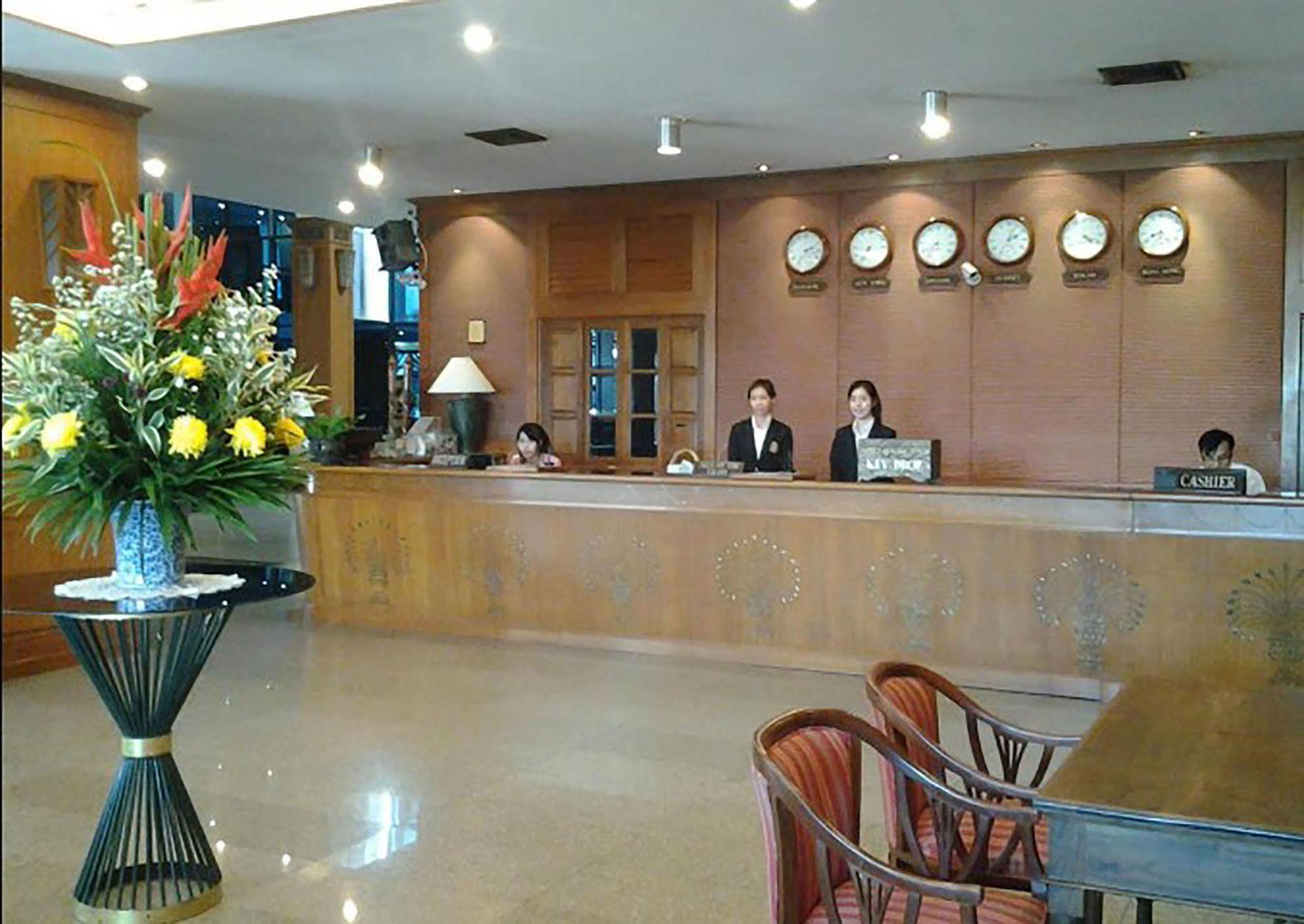 Royal Lanna Hotel Chiang Mai Exterior photo