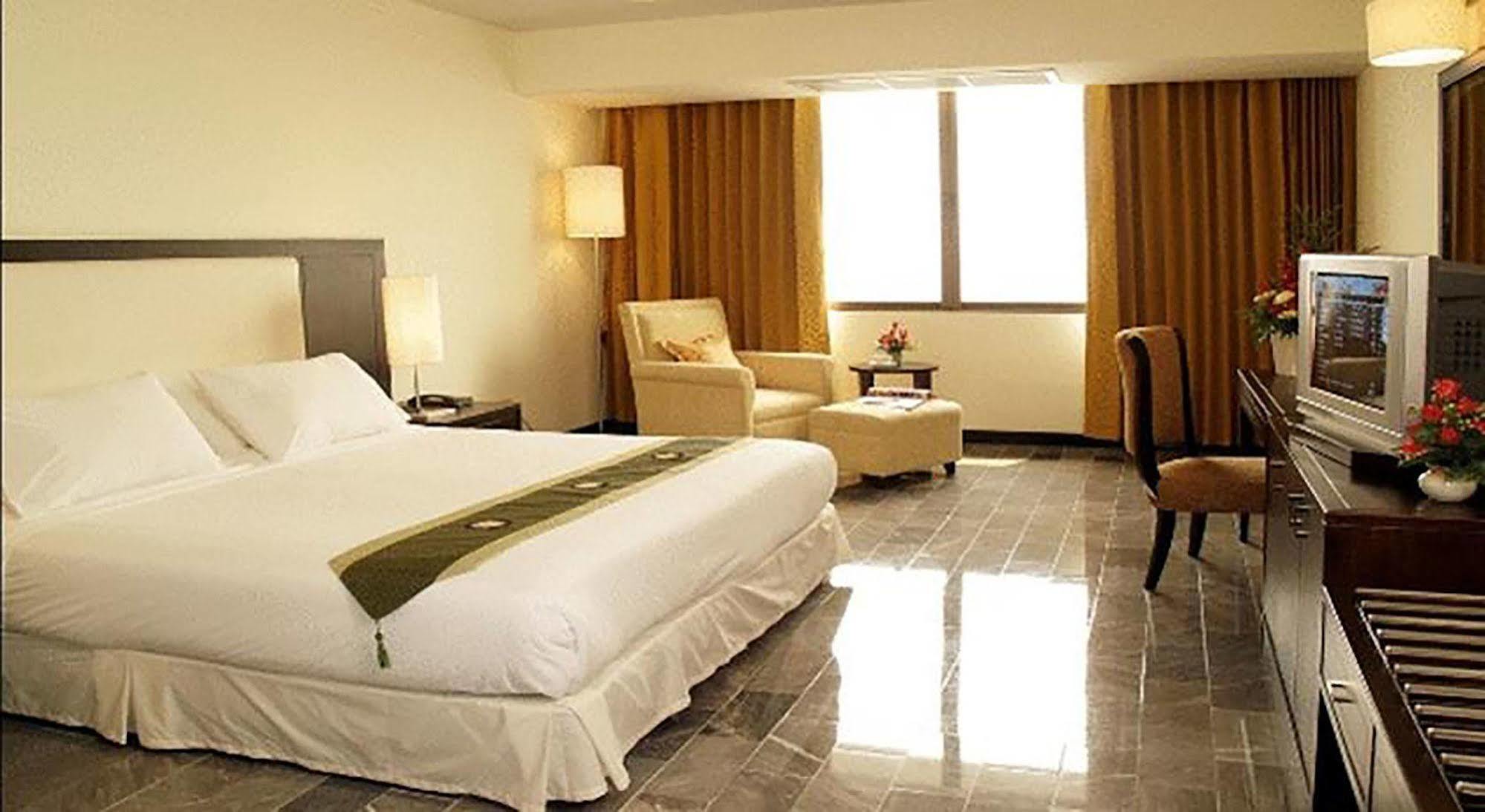 Royal Lanna Hotel Chiang Mai Exterior photo
