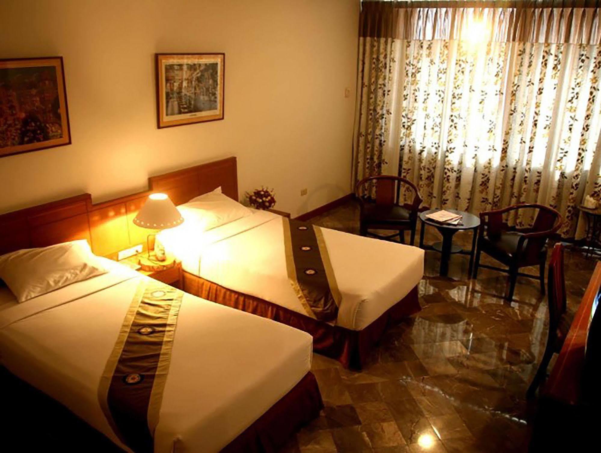 Royal Lanna Hotel Chiang Mai Exterior photo