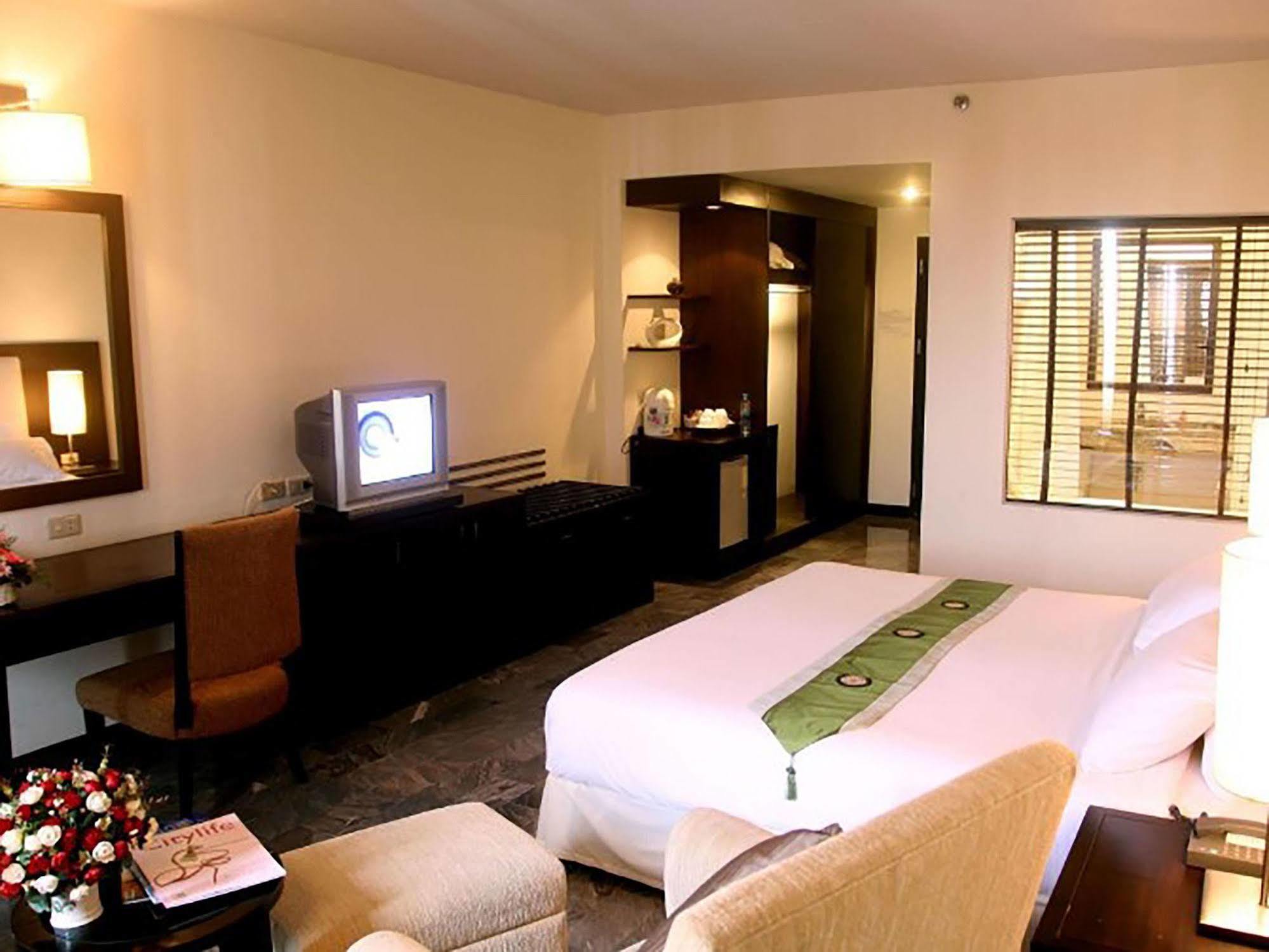 Royal Lanna Hotel Chiang Mai Exterior photo