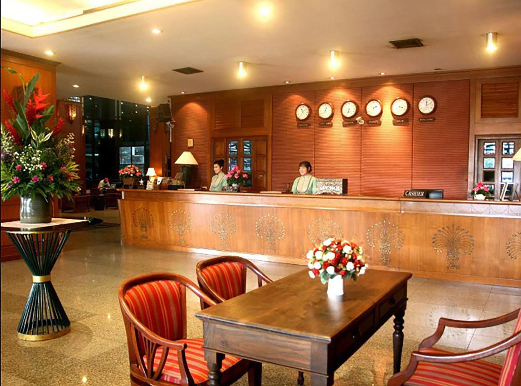 Royal Lanna Hotel Chiang Mai Exterior photo