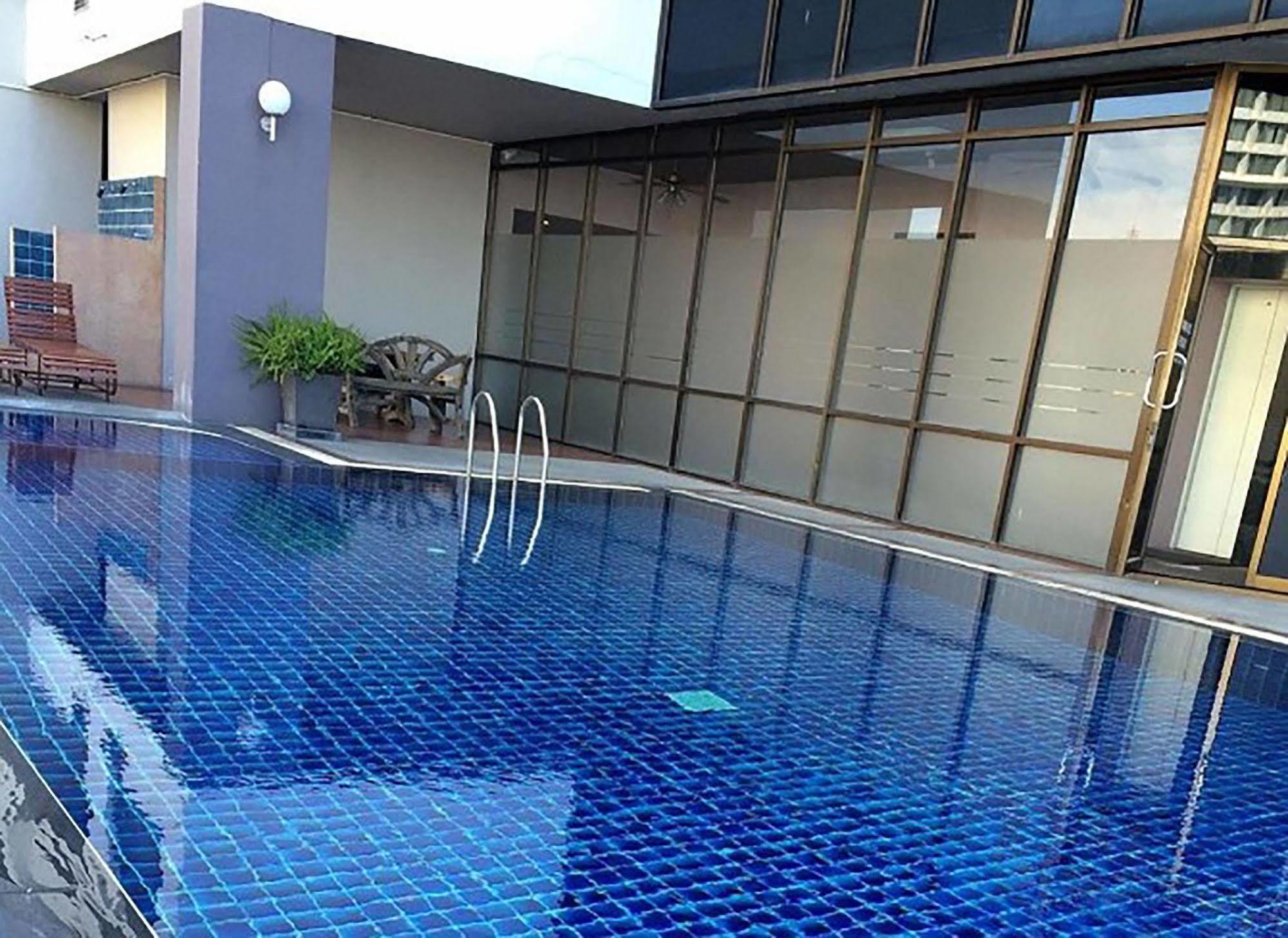 Royal Lanna Hotel Chiang Mai Exterior photo