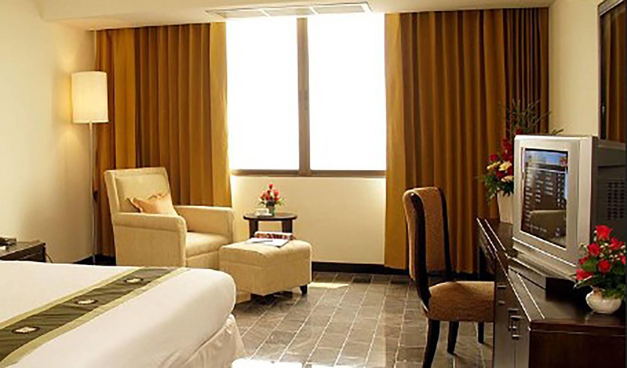 Royal Lanna Hotel Chiang Mai Exterior photo